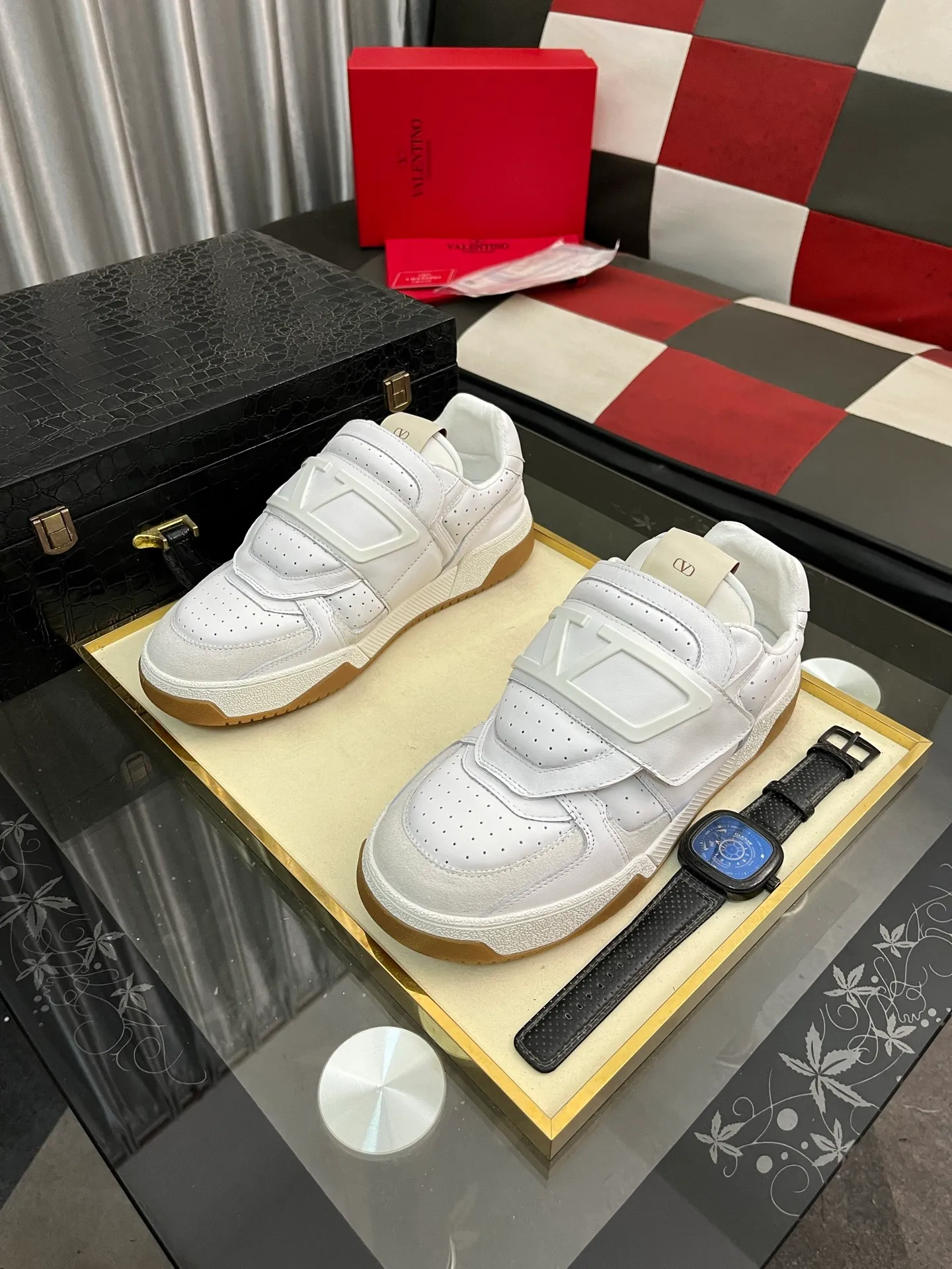 Men's shoes 💰540⌚️⌚️ VALENTINO Valentino's 2025 SS spring and summer new hot casual sports shoes, imported elastic cloth upper ➕The heel is Warren's exclusive rivet shape. The whole is very representative, the combination outsole is really easy to wear and very comfortable on the foot~, classic, comfortable and versatile! Size: 38-443️⃣Colors available